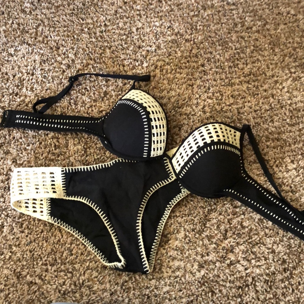 VS 34D top with M bottoms